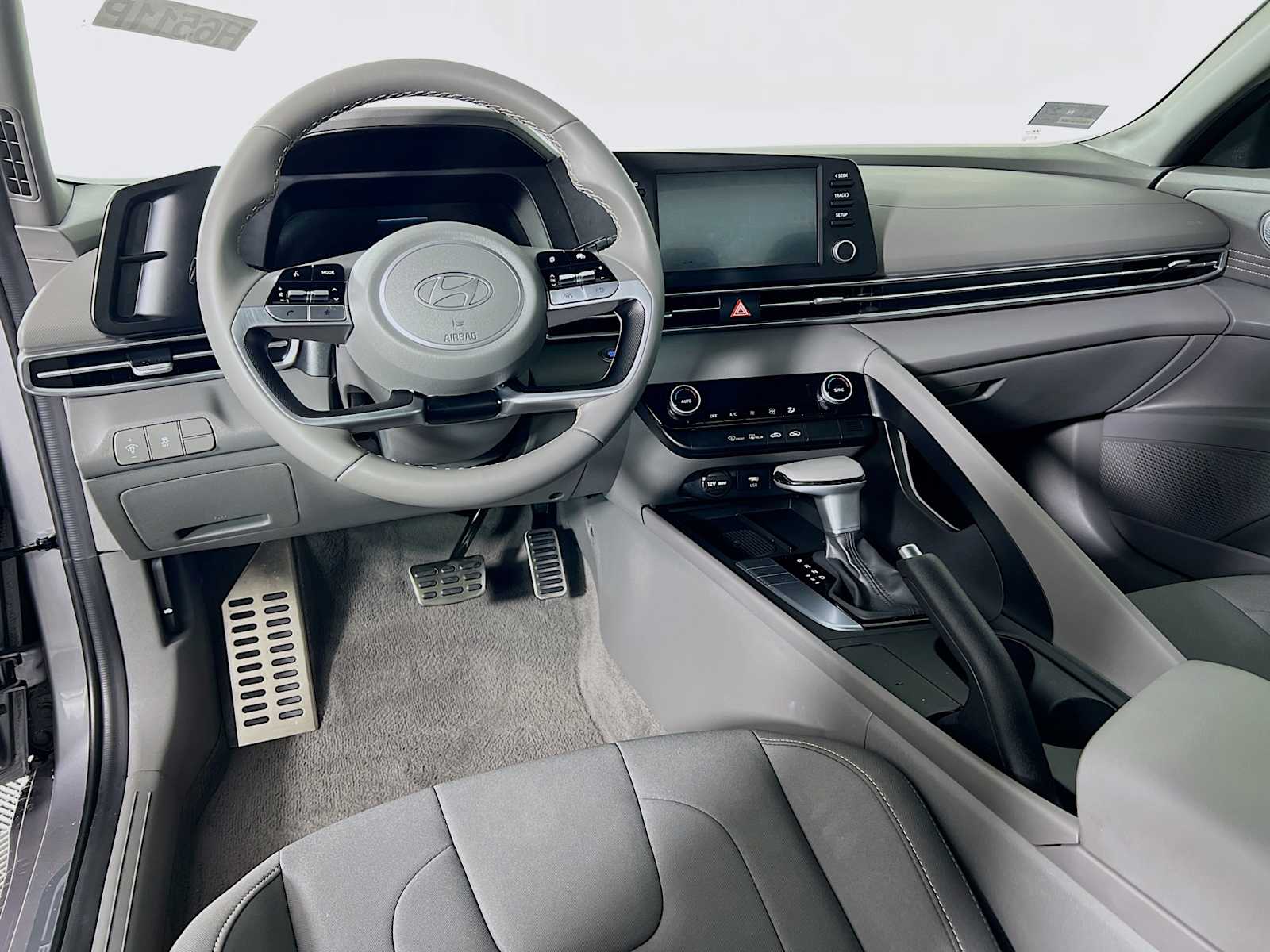 2025 Hyundai Elantra SEL Sport - Photo 9