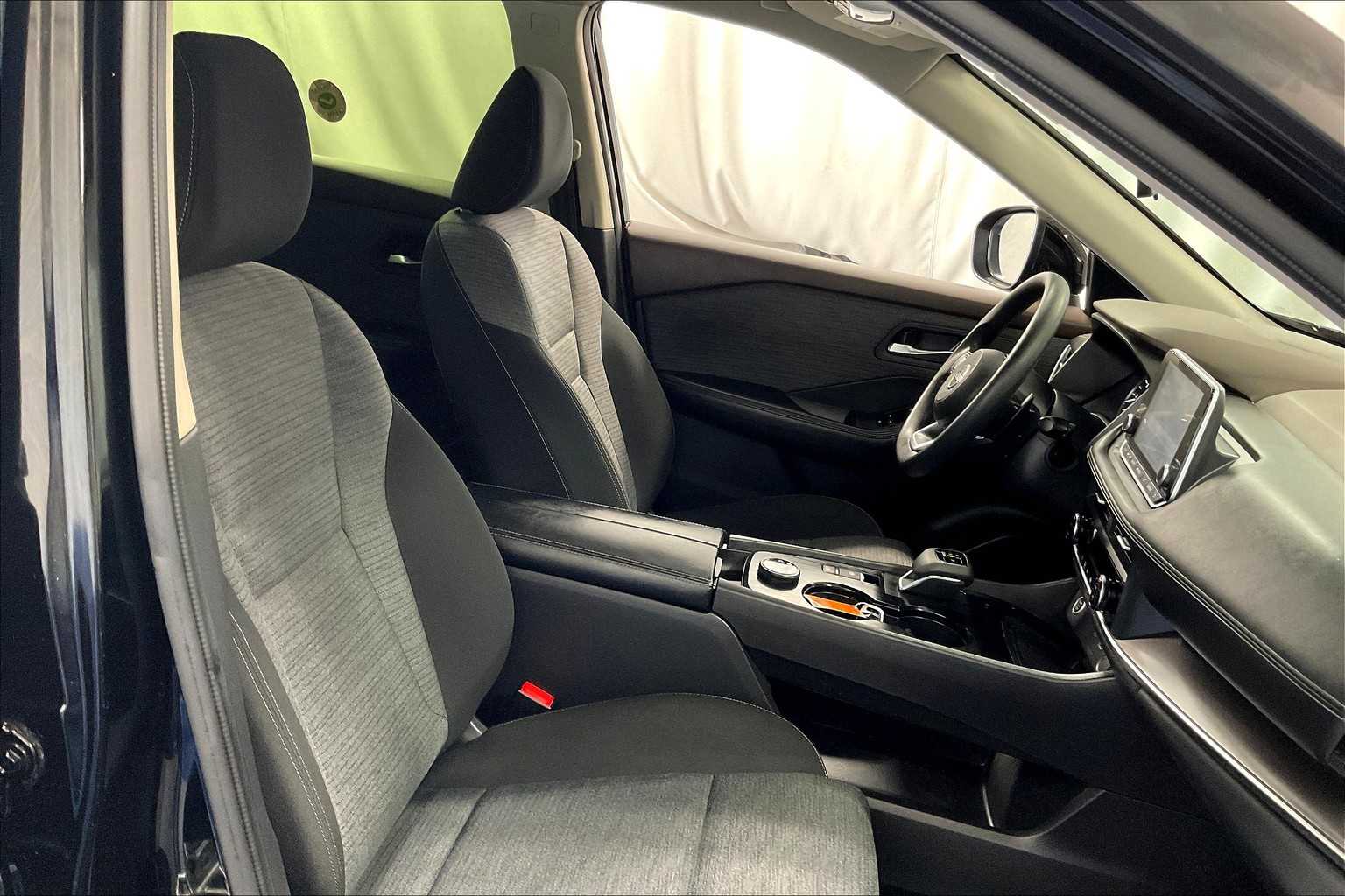 2023 Nissan Rogue SV - Photo 11