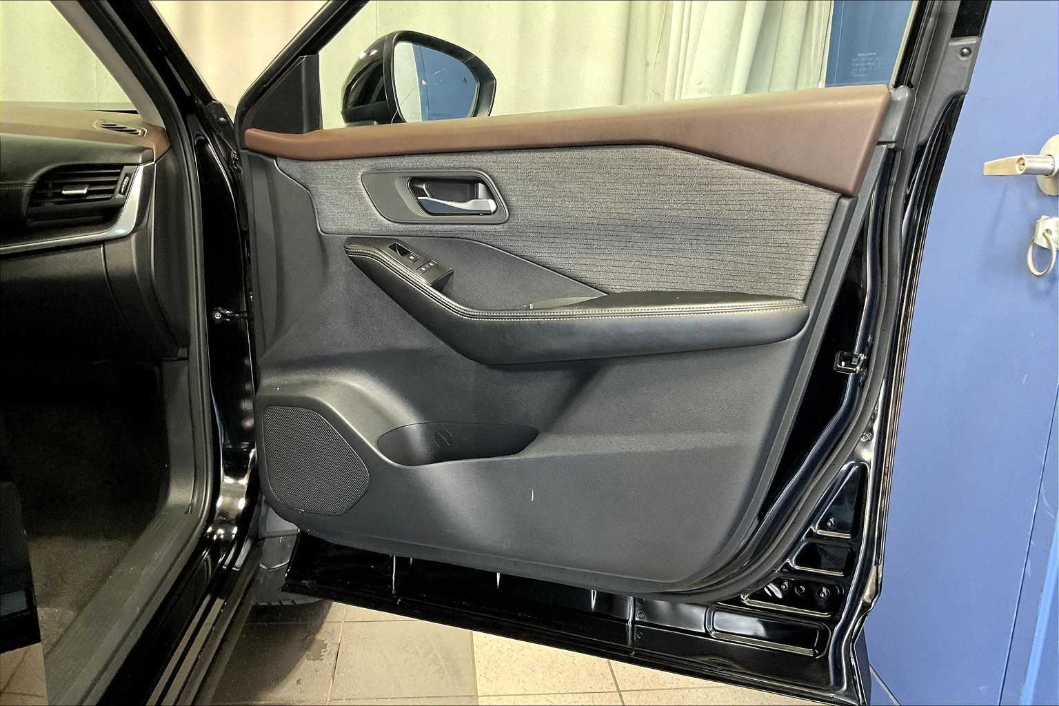 2023 Nissan Rogue SV - Photo 12