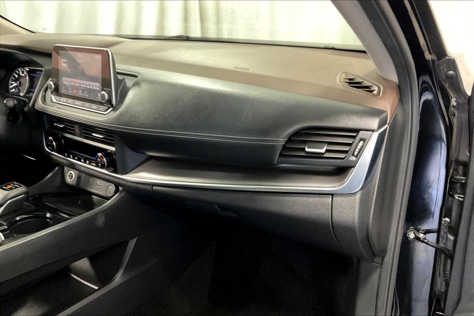 2023 Nissan Rogue SV - Photo 13