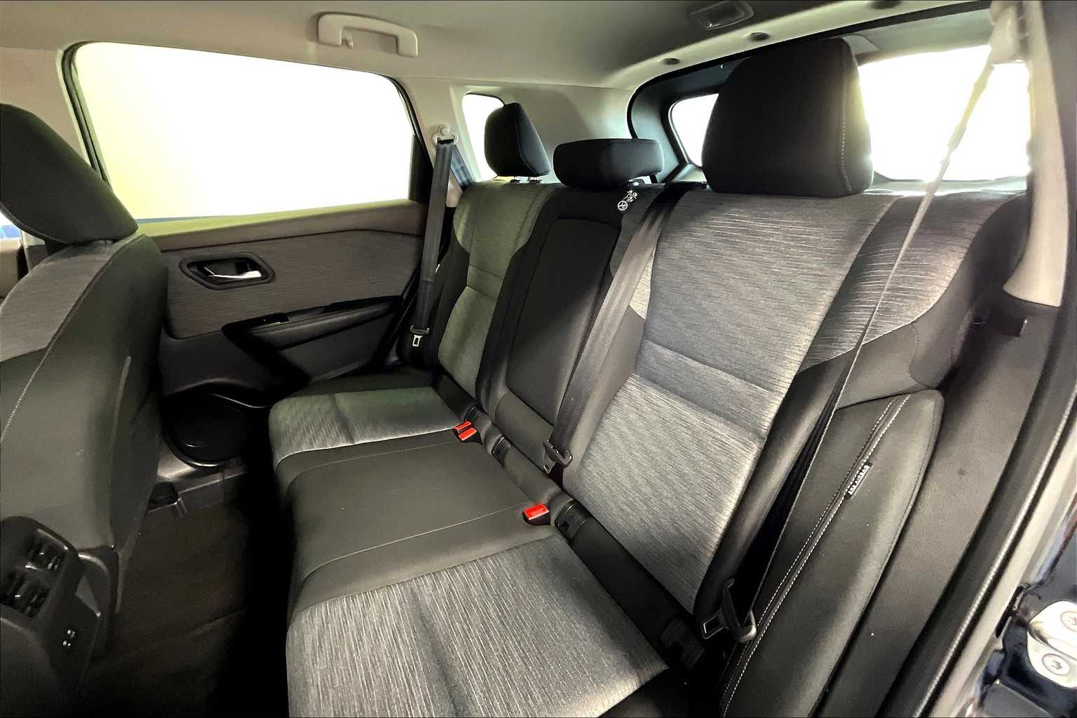 2023 Nissan Rogue SV - Photo 15