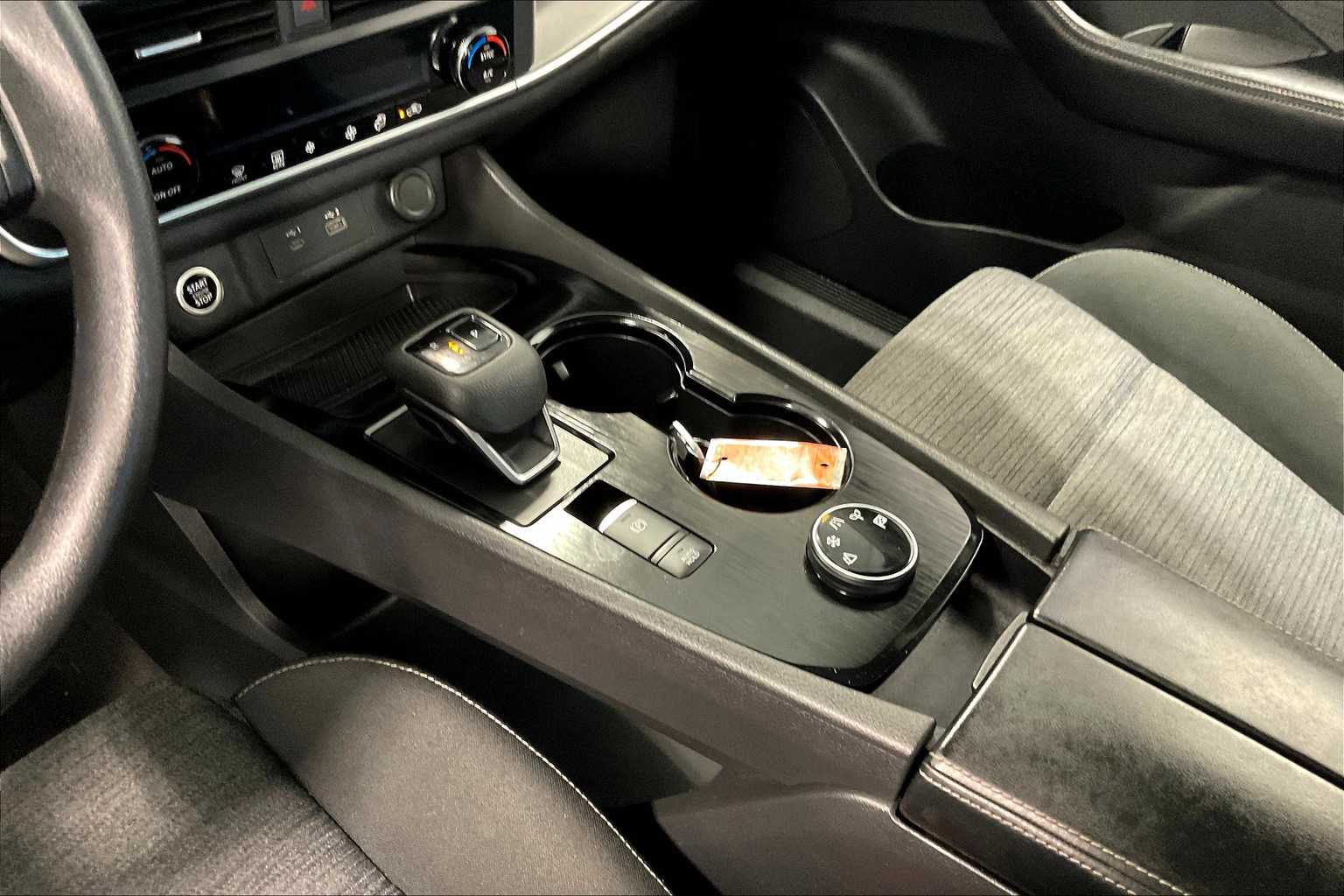 2023 Nissan Rogue SV - Photo 20