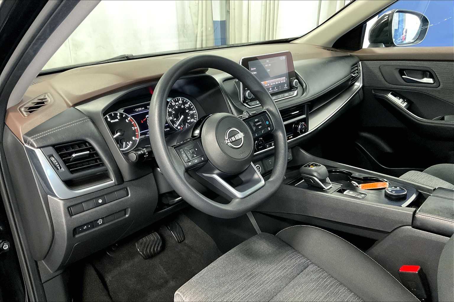 2023 Nissan Rogue SV - Photo 8