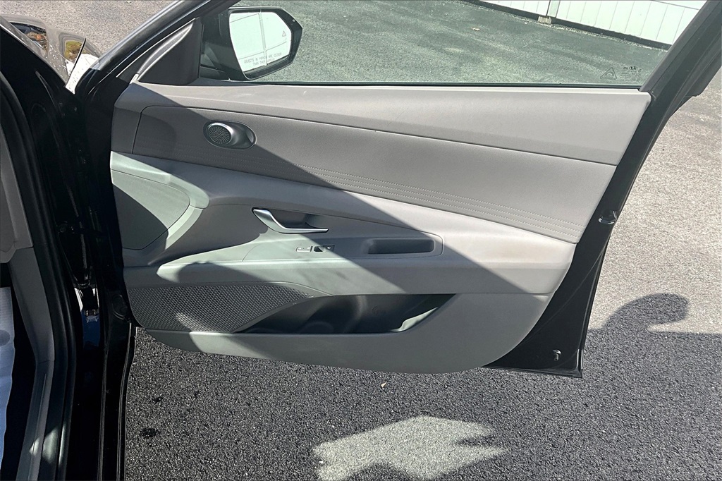 2024 Hyundai Elantra SE - Photo 11