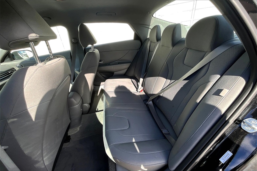2024 Hyundai Elantra SE - Photo 14