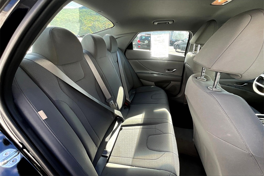 2024 Hyundai Elantra SE - Photo 15