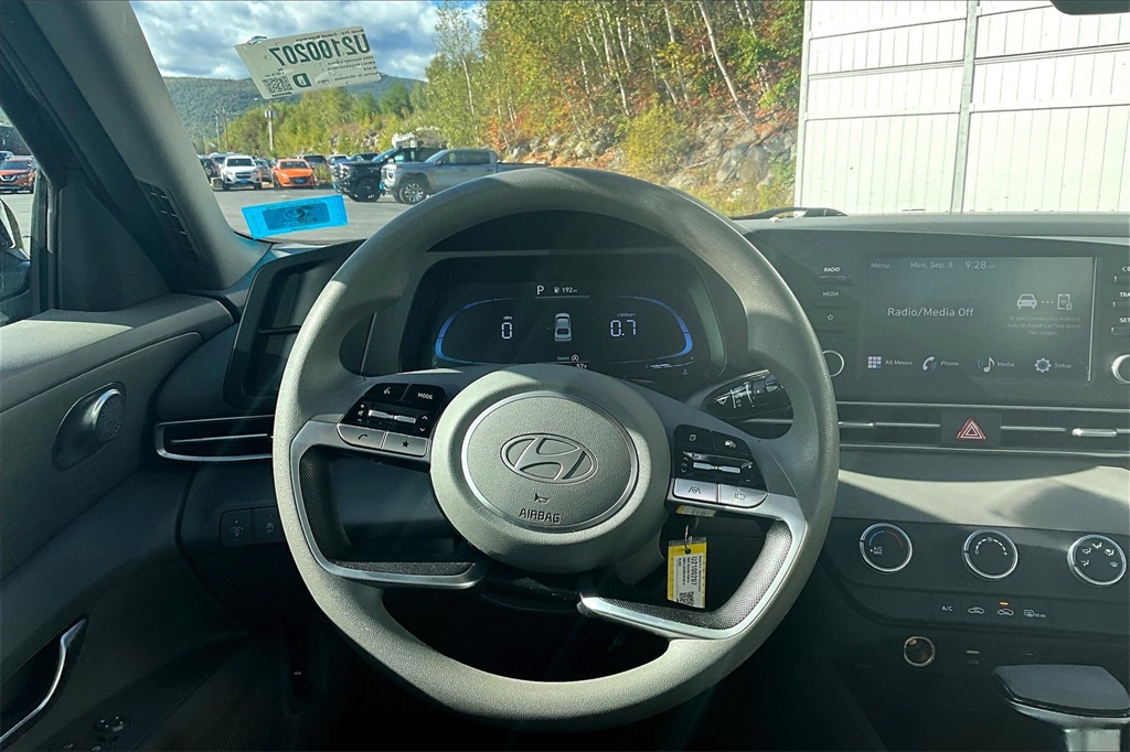 2024 Hyundai Elantra SE - Photo 16