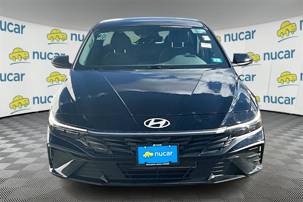 2024 Hyundai Elantra SE - Photo 2