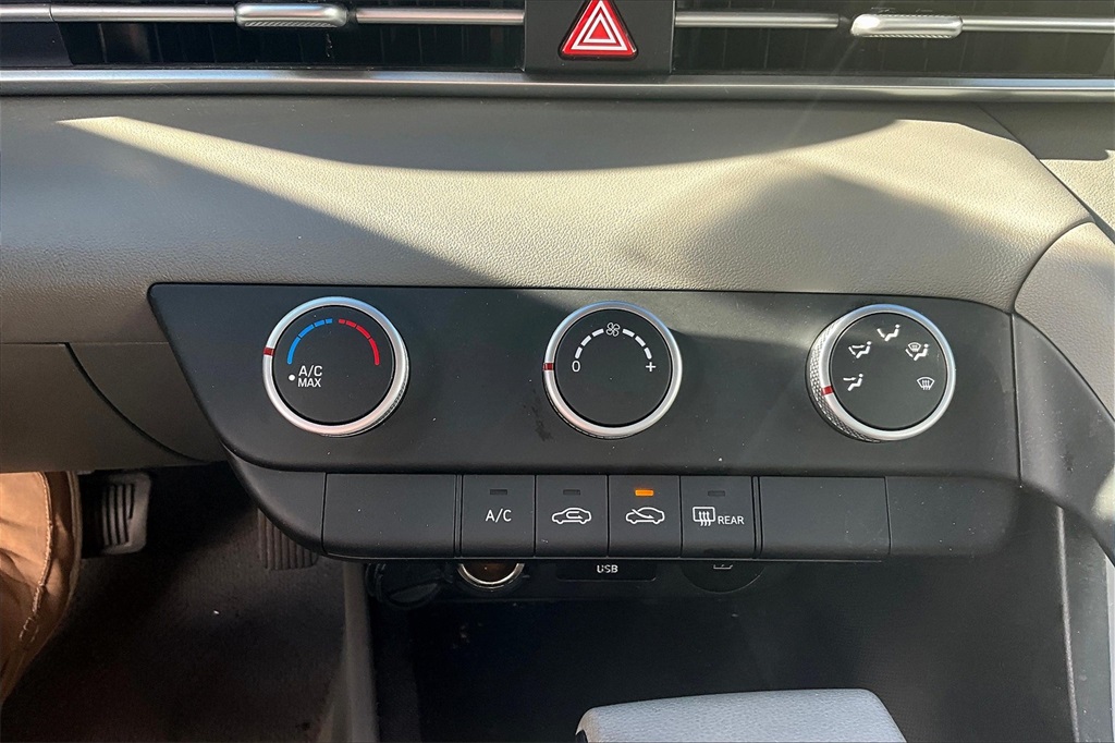 2024 Hyundai Elantra SE - Photo 23