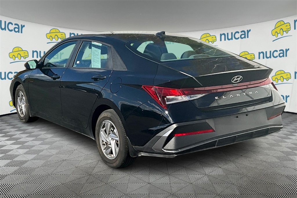 2024 Hyundai Elantra SE - Photo 4