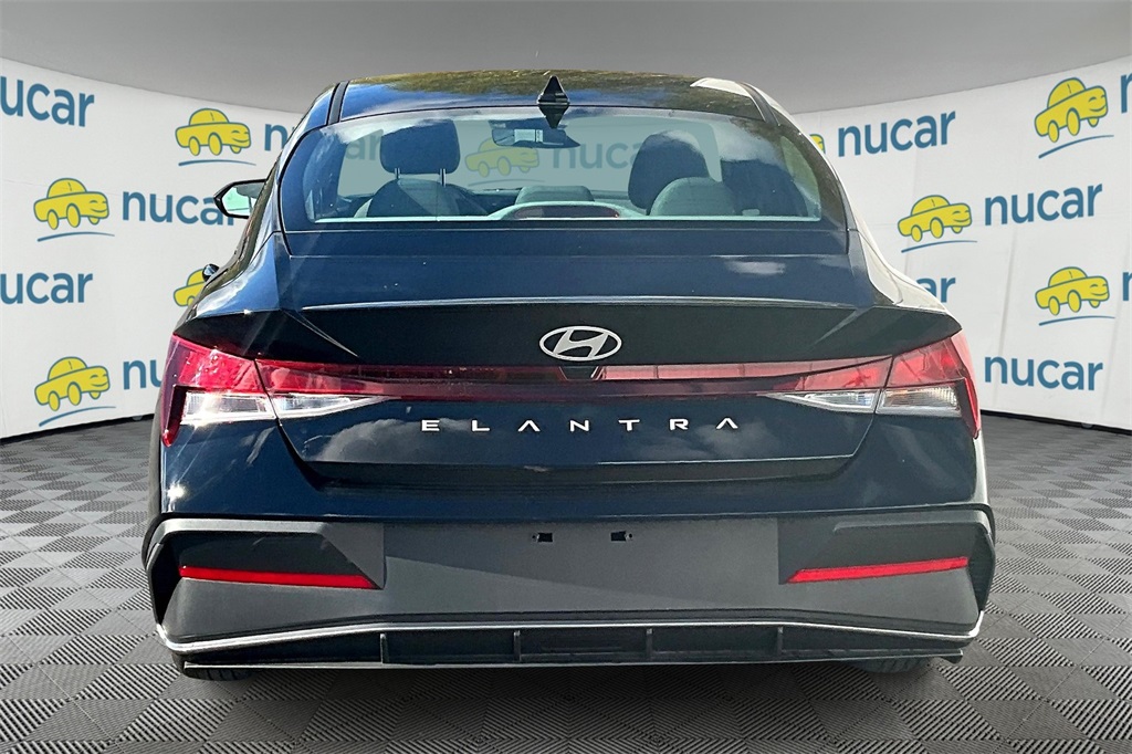 2024 Hyundai Elantra SE - Photo 5