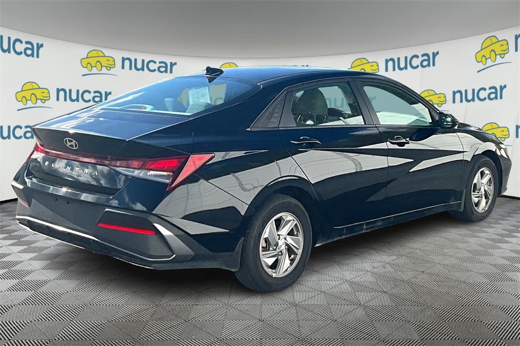 2024 Hyundai Elantra SE - Photo 6