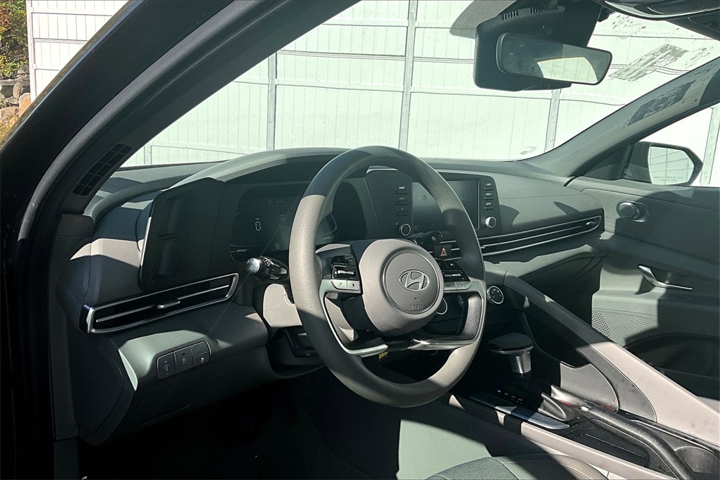 2024 Hyundai Elantra SE - Photo 8