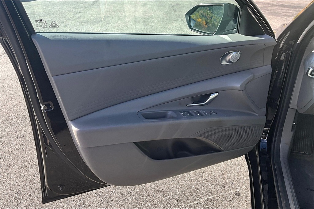 2024 Hyundai Elantra SE - Photo 9