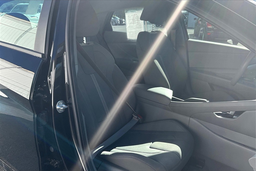 2024 Hyundai Elantra SE - Photo 10