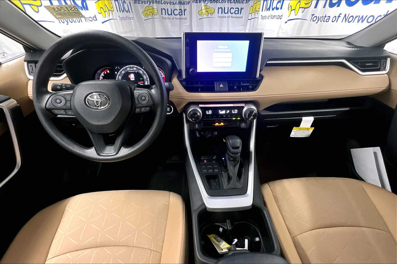 2025 Toyota RAV4 XLE - Photo 12