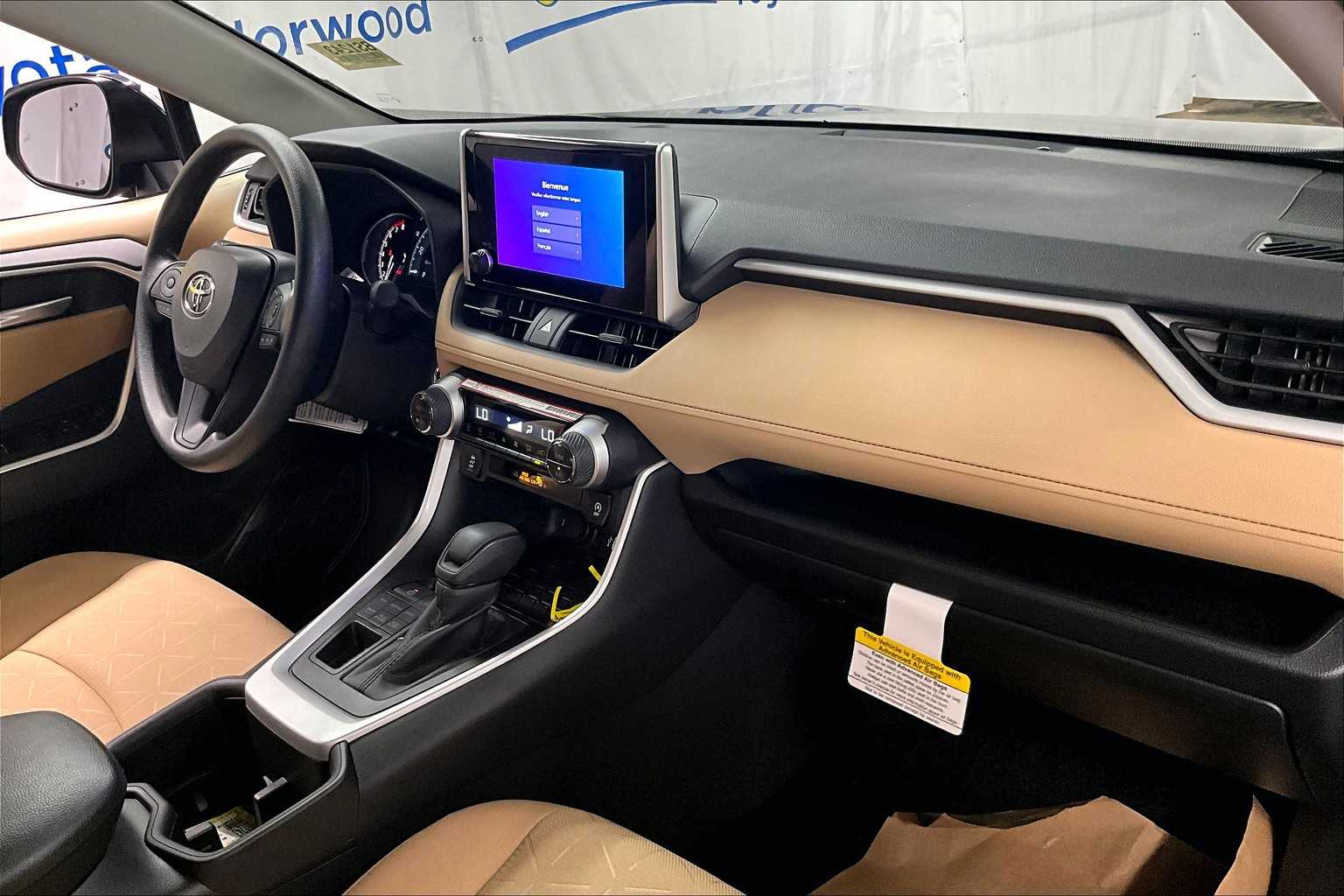 2025 Toyota RAV4 XLE - Photo 10