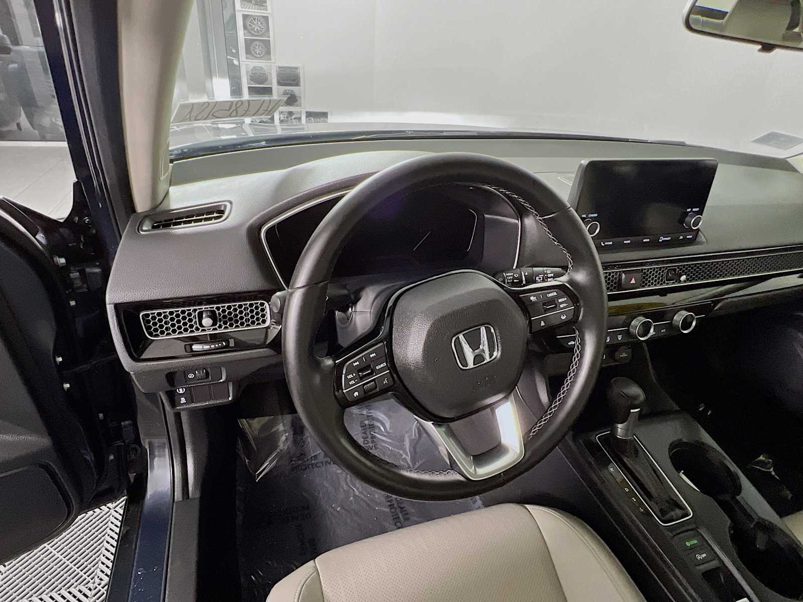 2022 Honda Civic Hatchback EX-L - Photo 11
