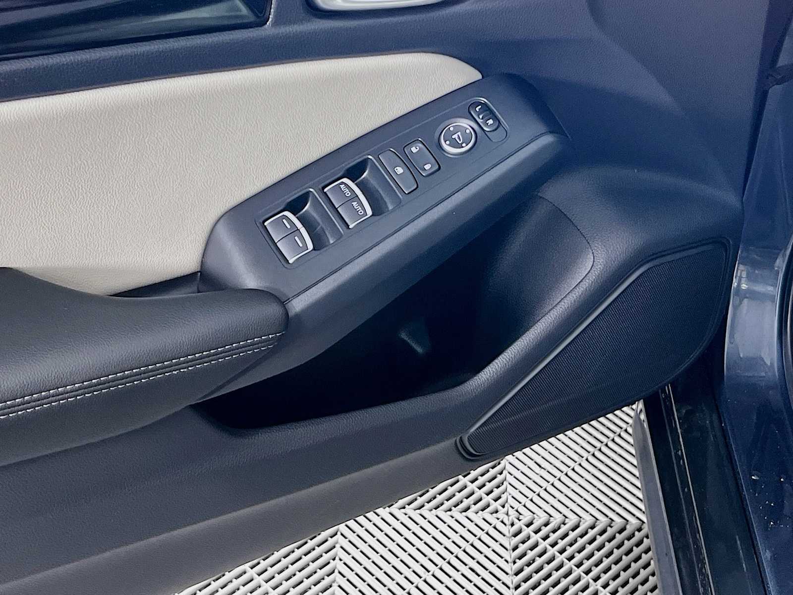 2022 Honda Civic Hatchback EX-L - Photo 18