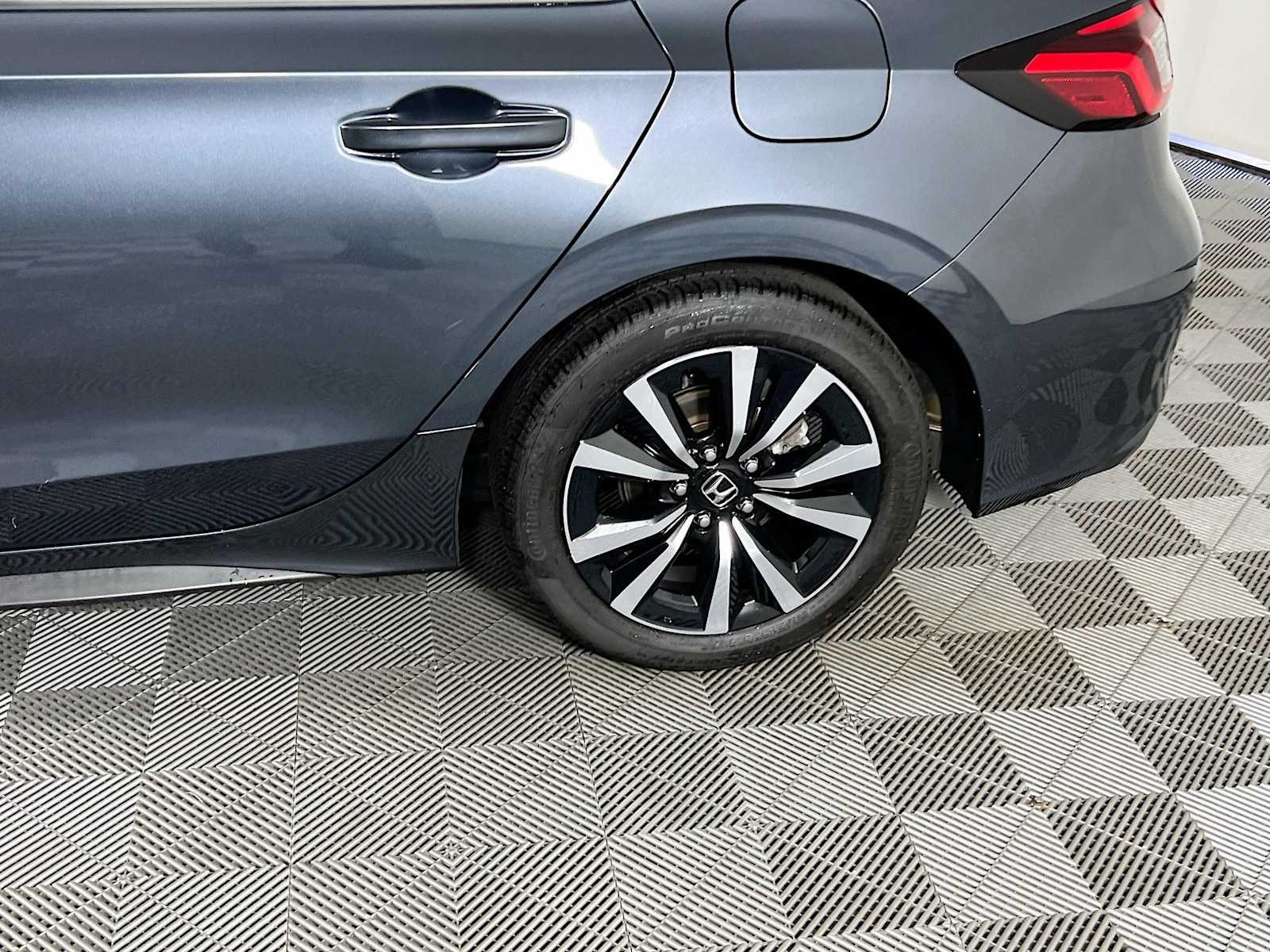 2022 Honda Civic Hatchback EX-L - Photo 30