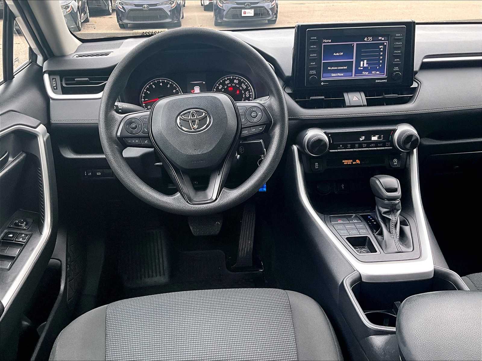 2022 Toyota RAV4 LE - Photo 17