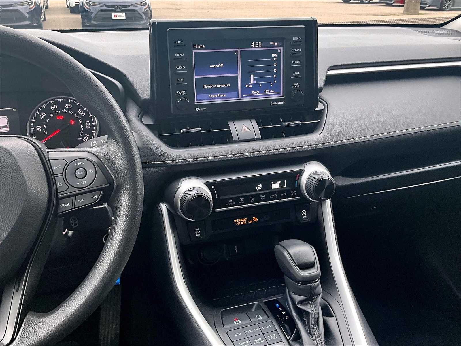 2022 Toyota RAV4 LE - Photo 18