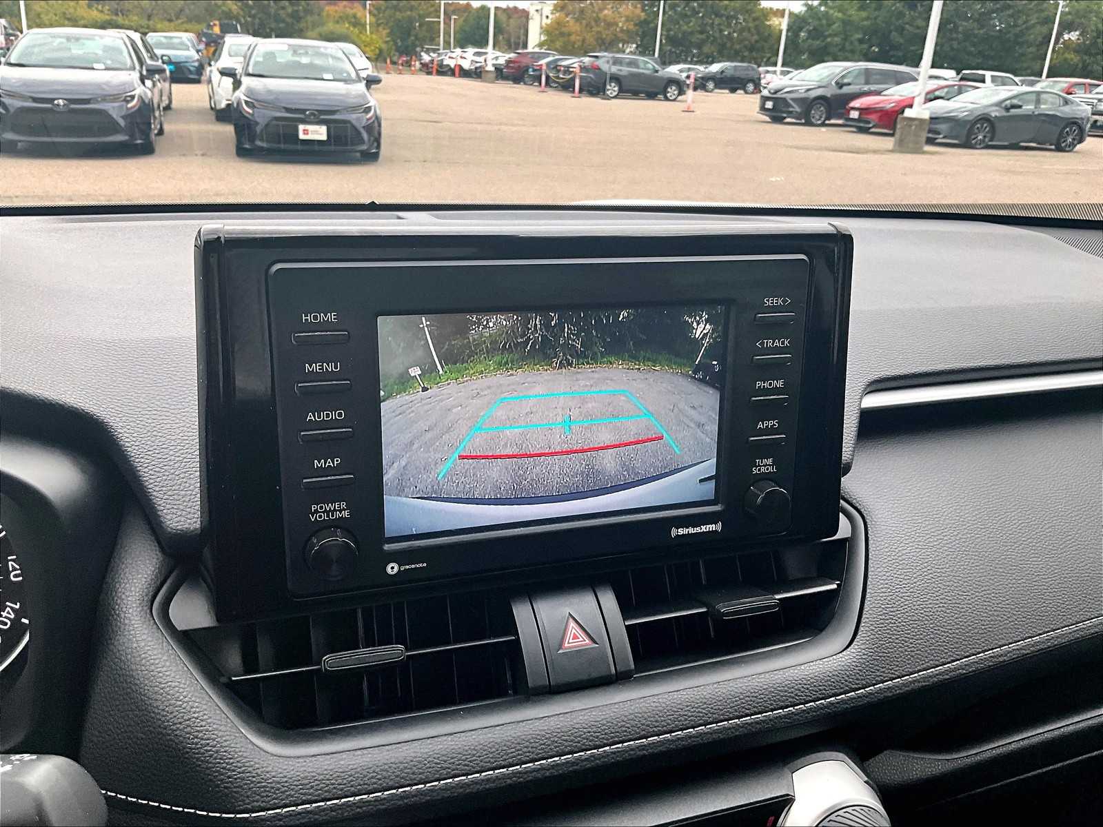 2022 Toyota RAV4 LE - Photo 19