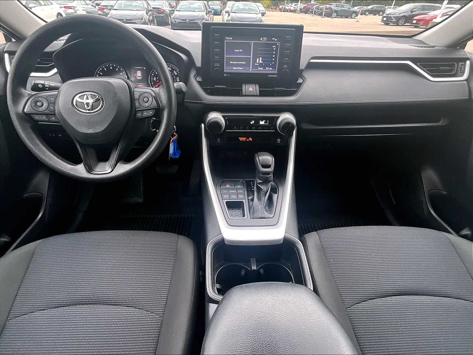 2022 Toyota RAV4 LE - Photo 21