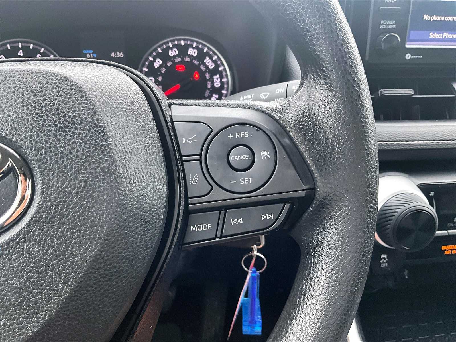 2022 Toyota RAV4 LE - Photo 23