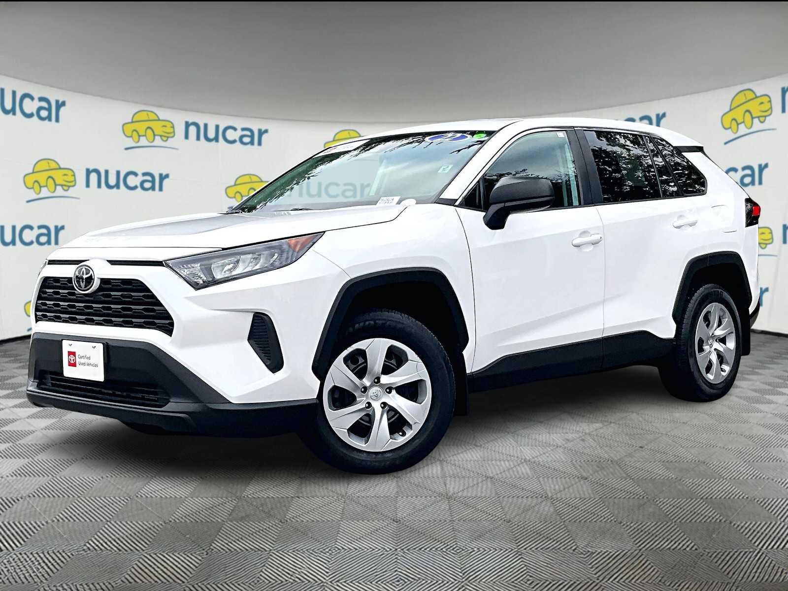 2022 Toyota RAV4 LE - Photo 3