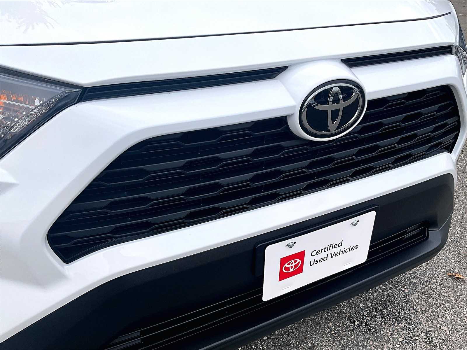 2022 Toyota RAV4 LE - Photo 31