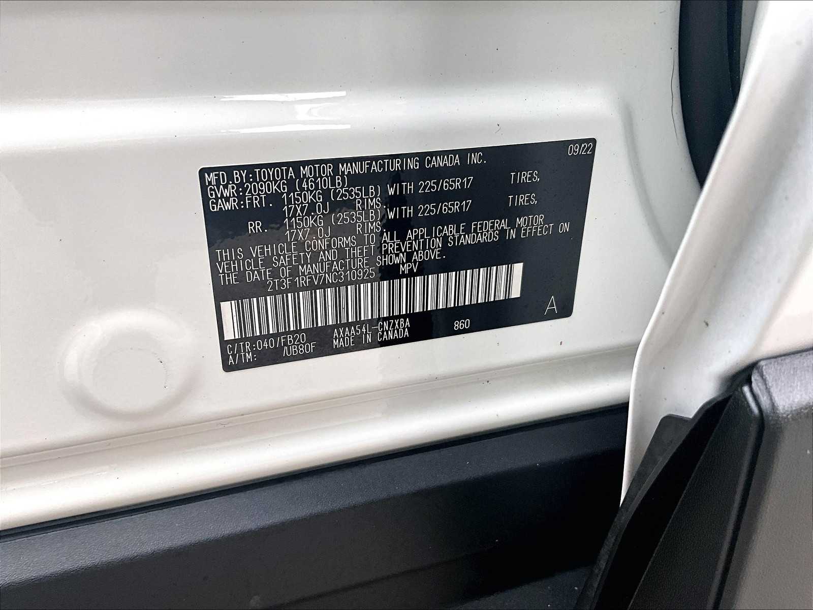 2022 Toyota RAV4 LE - Photo 34