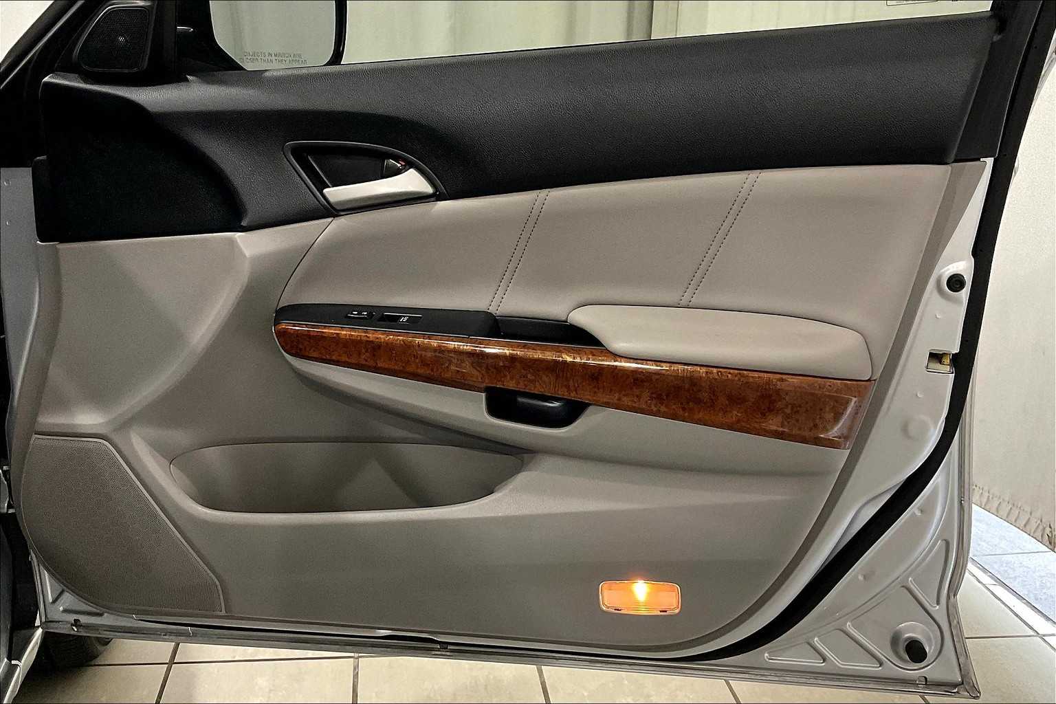 2011 Honda Accord EX-L - Photo 12