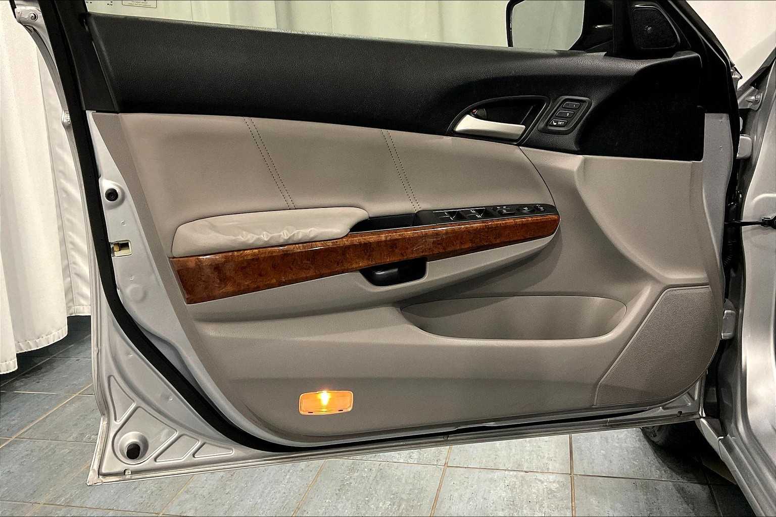 2011 Honda Accord EX-L - Photo 9