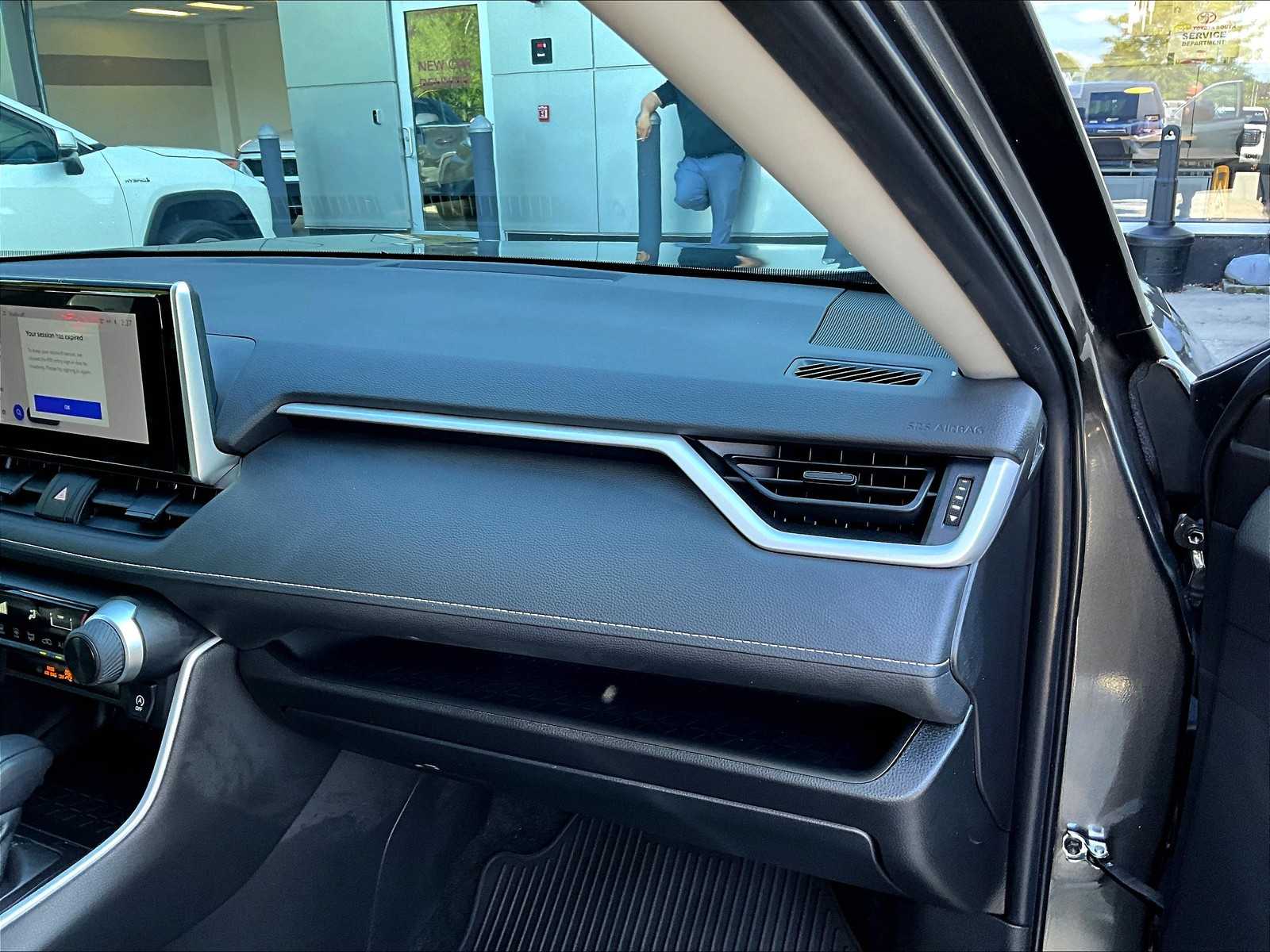 2023 Toyota RAV4 LE - Photo 13