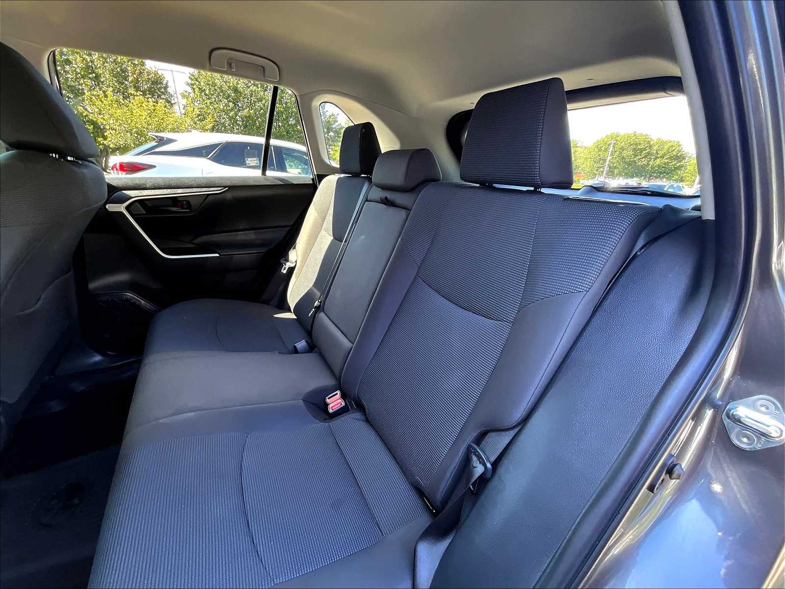 2023 Toyota RAV4 LE - Photo 15