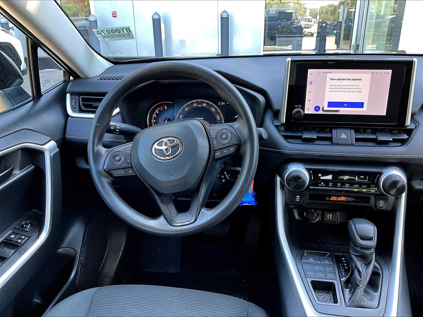 2023 Toyota RAV4 LE - Photo 17