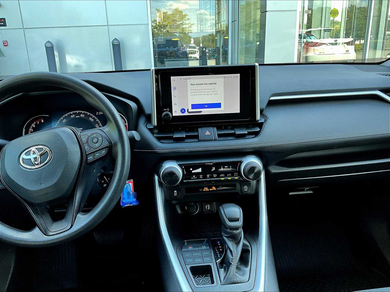 2023 Toyota RAV4 LE - Photo 18