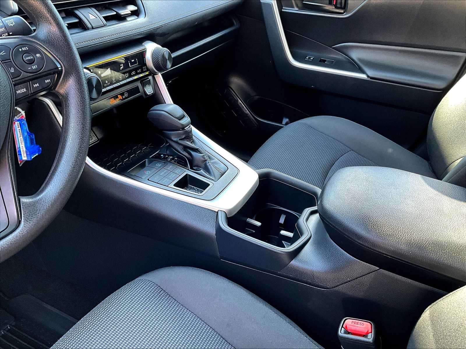 2023 Toyota RAV4 LE - Photo 20