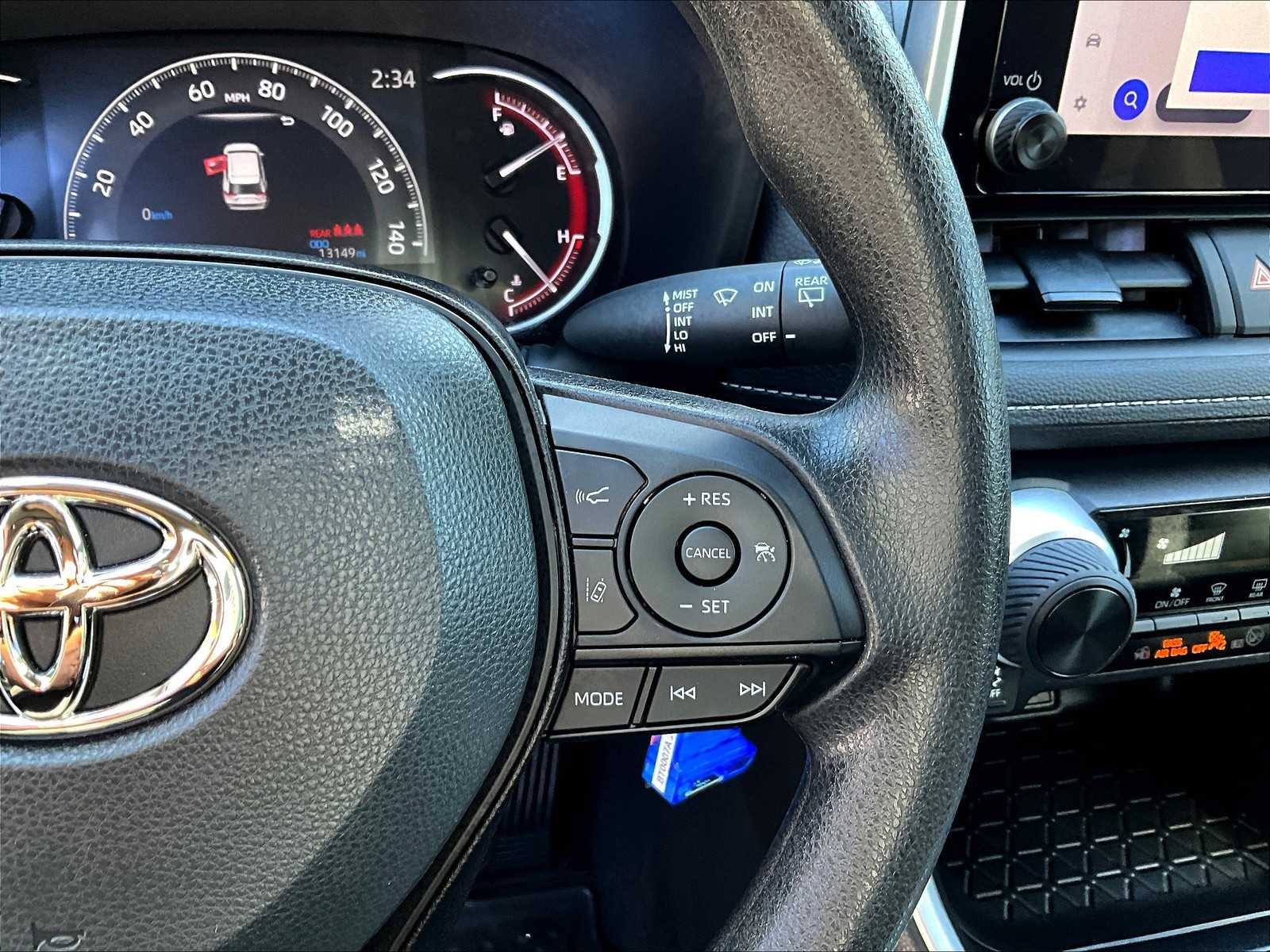 2023 Toyota RAV4 LE - Photo 23