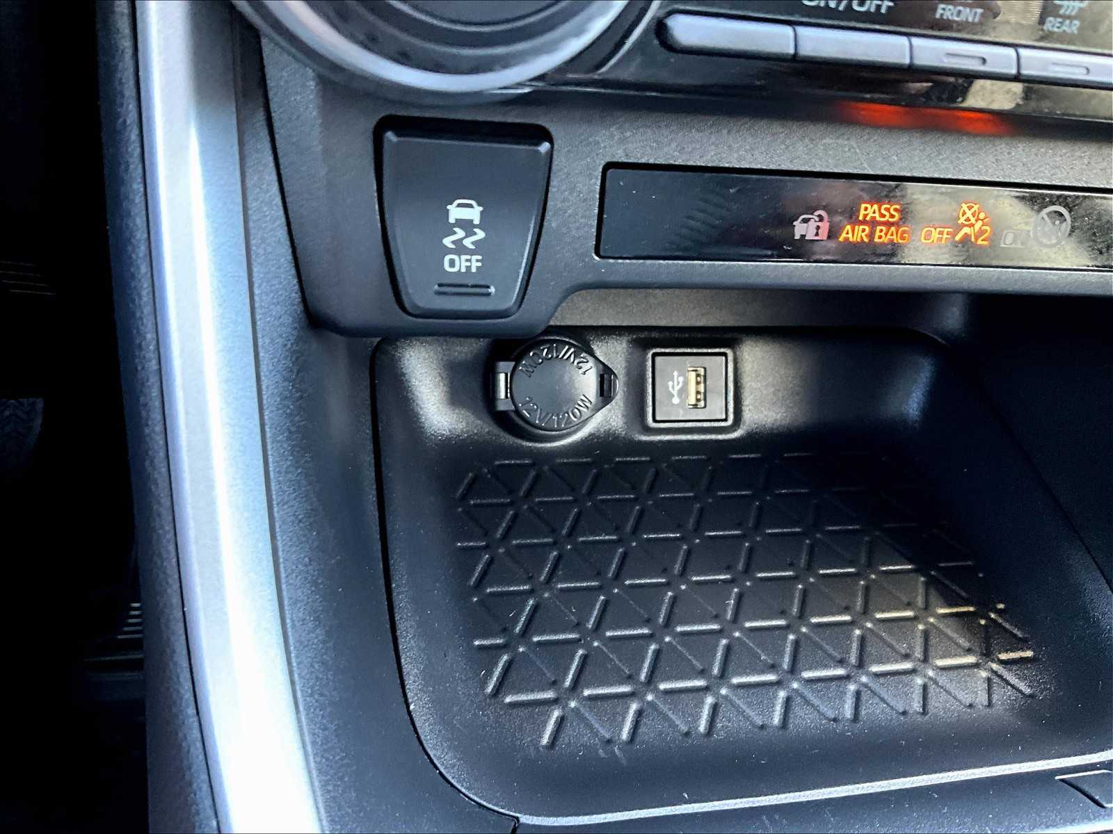 2023 Toyota RAV4 LE - Photo 26