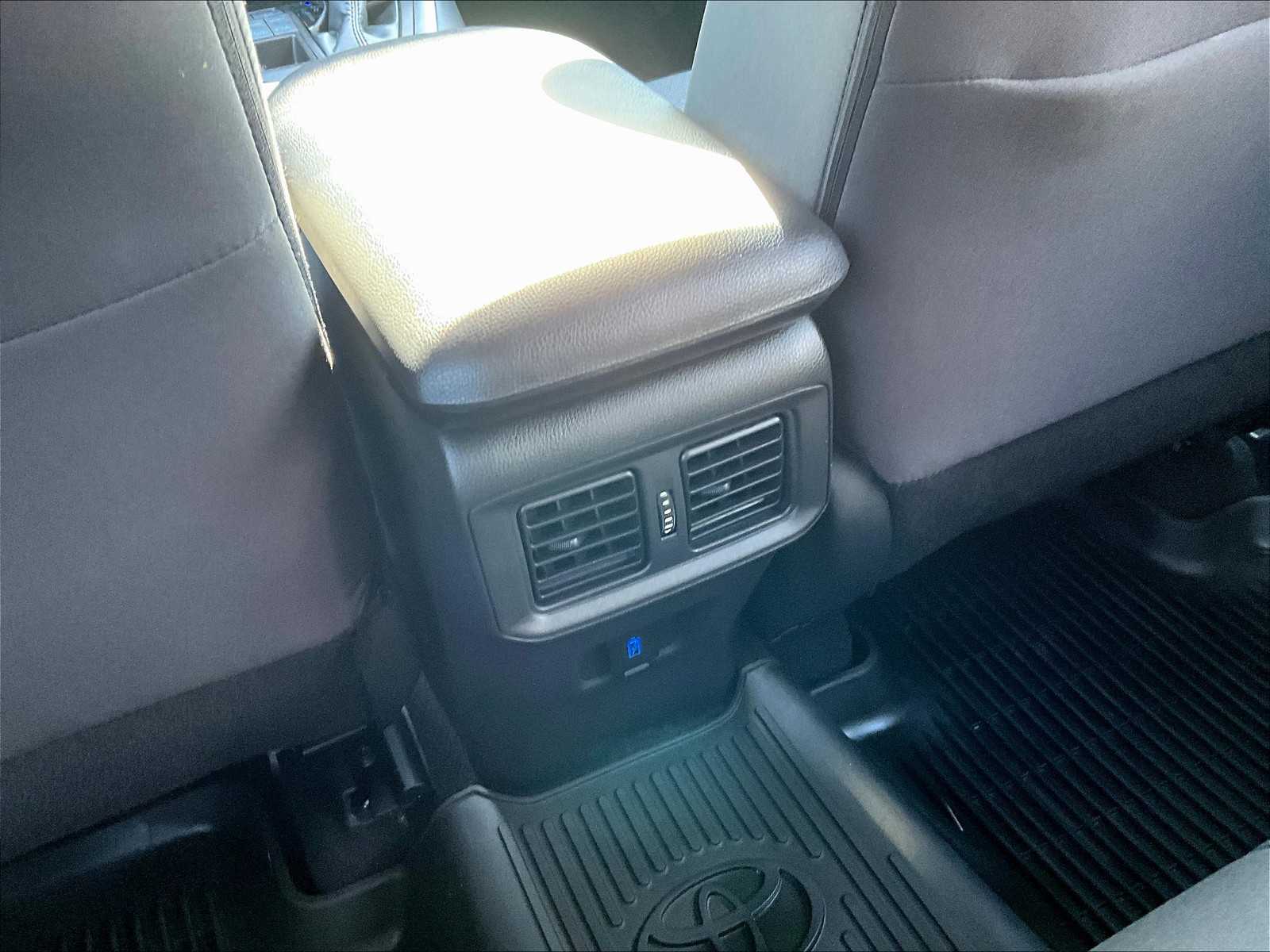 2023 Toyota RAV4 LE - Photo 27