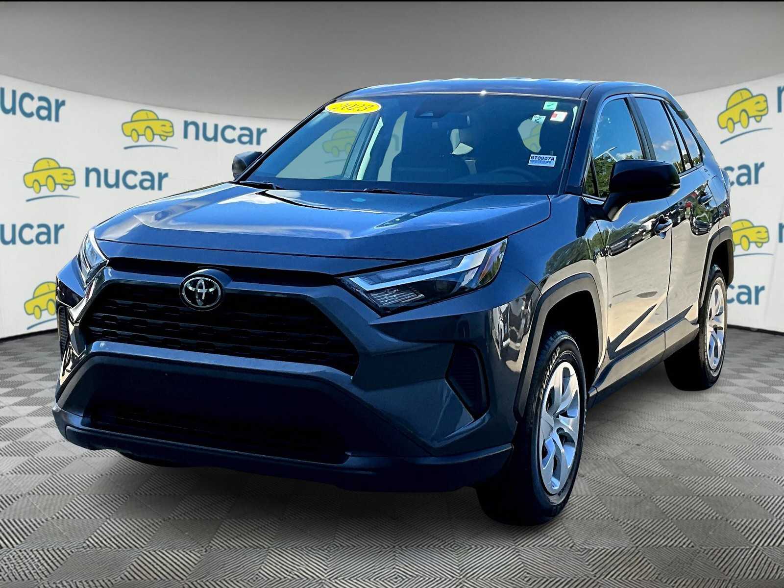 2023 Toyota RAV4 LE - Photo 3