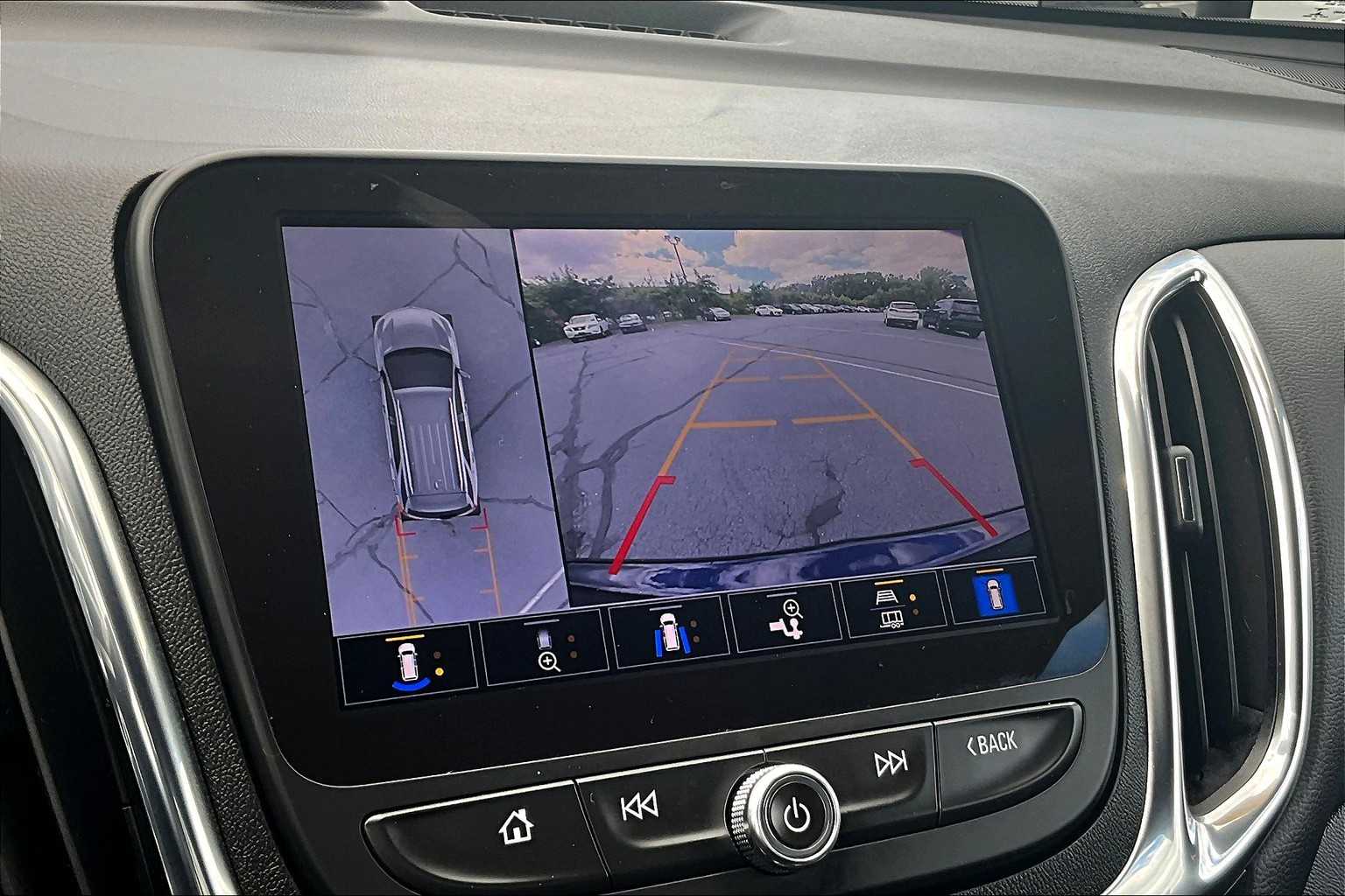 2022 Chevrolet Equinox LT - Photo 18