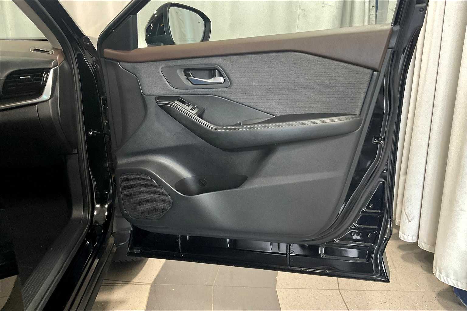 2021 Nissan Rogue SV - Photo 12