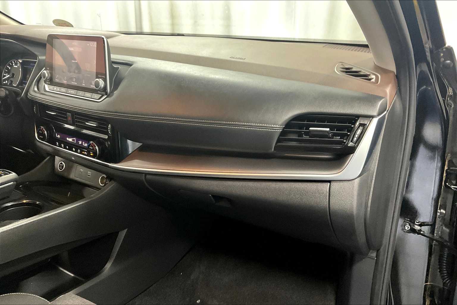 2021 Nissan Rogue SV - Photo 13