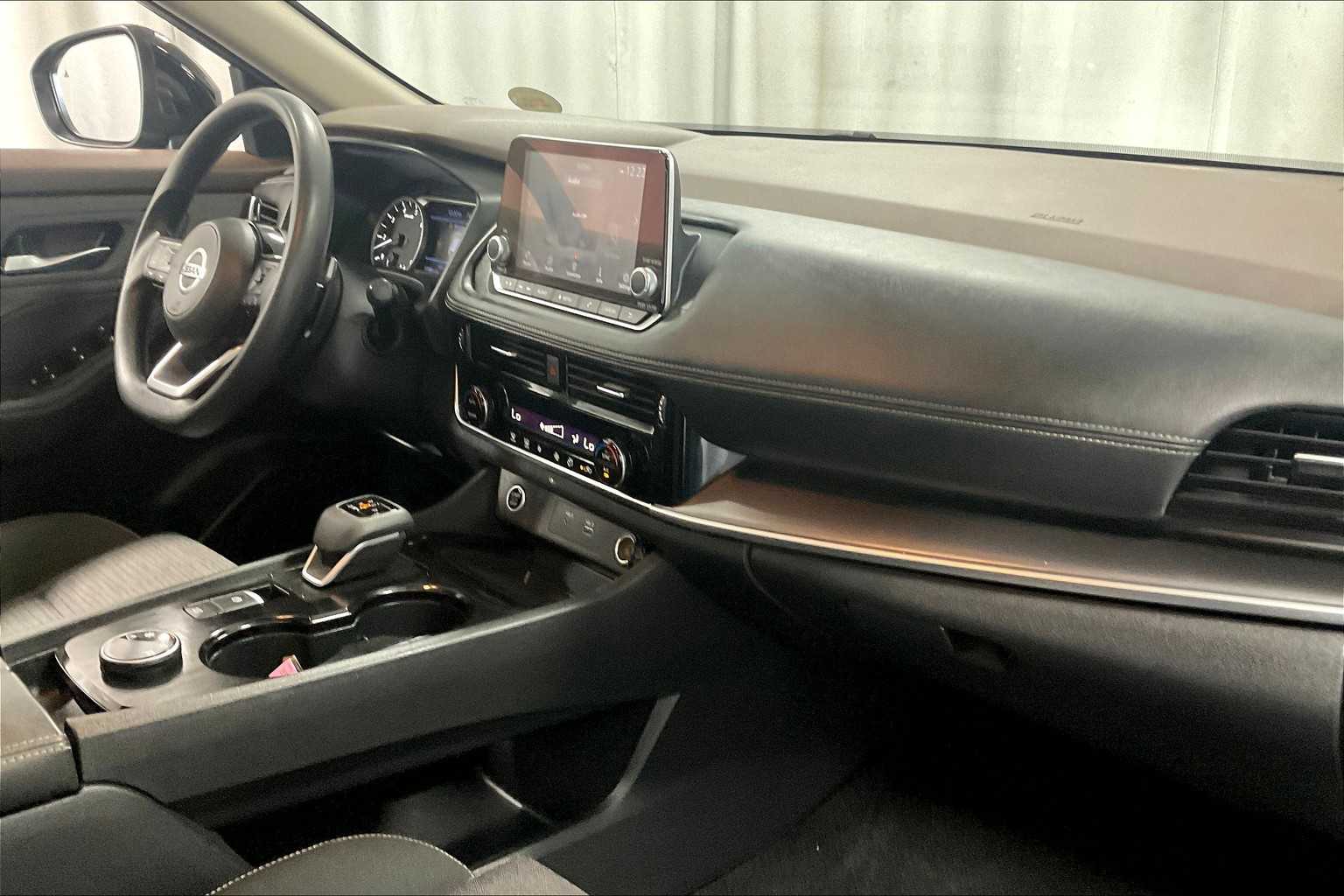2021 Nissan Rogue SV - Photo 14