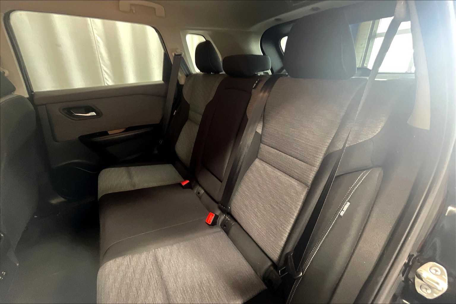 2021 Nissan Rogue SV - Photo 15