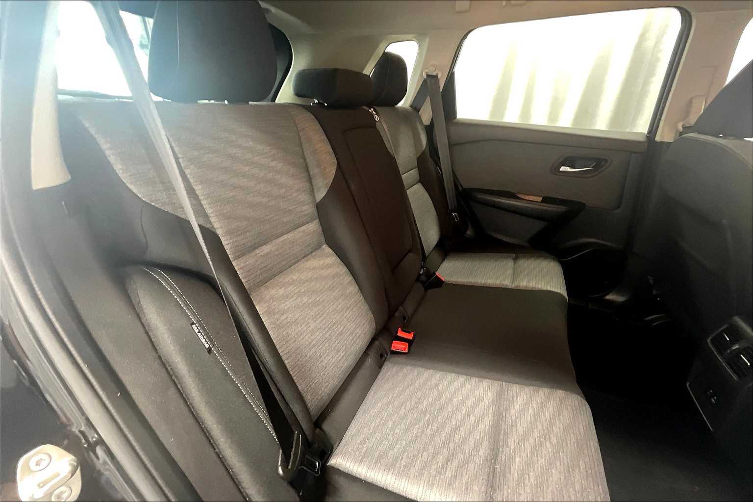 2021 Nissan Rogue SV - Photo 16