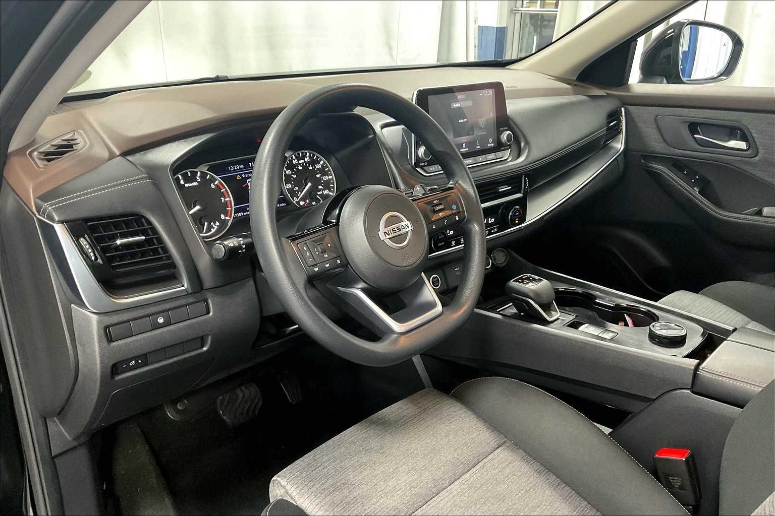 2021 Nissan Rogue SV - Photo 8